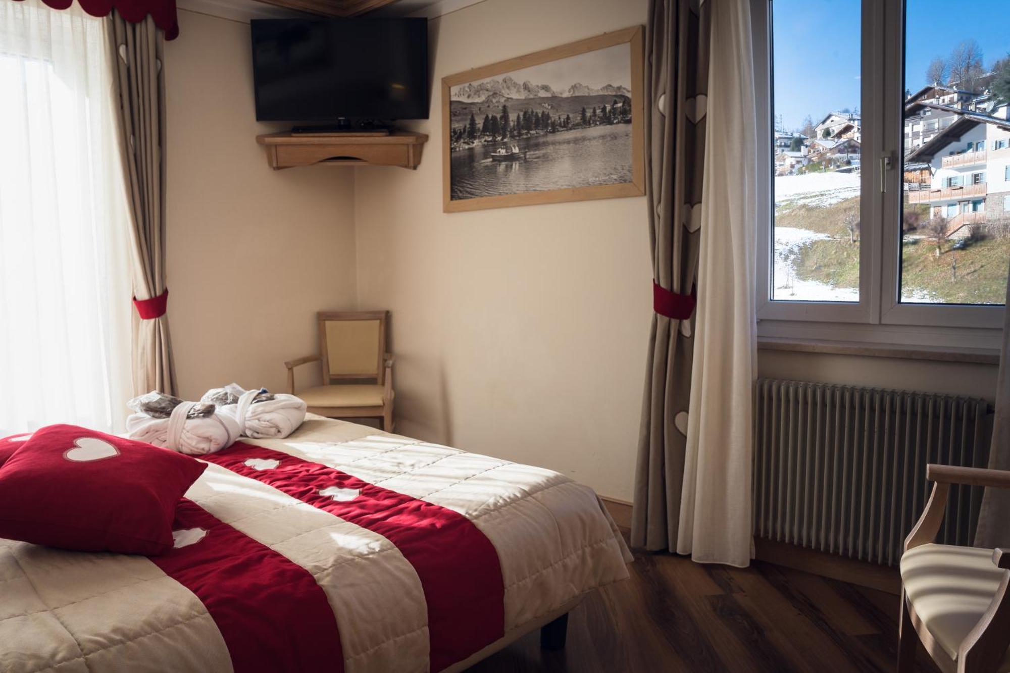 Hotel Alle Alpi Moena Ngoại thất bức ảnh