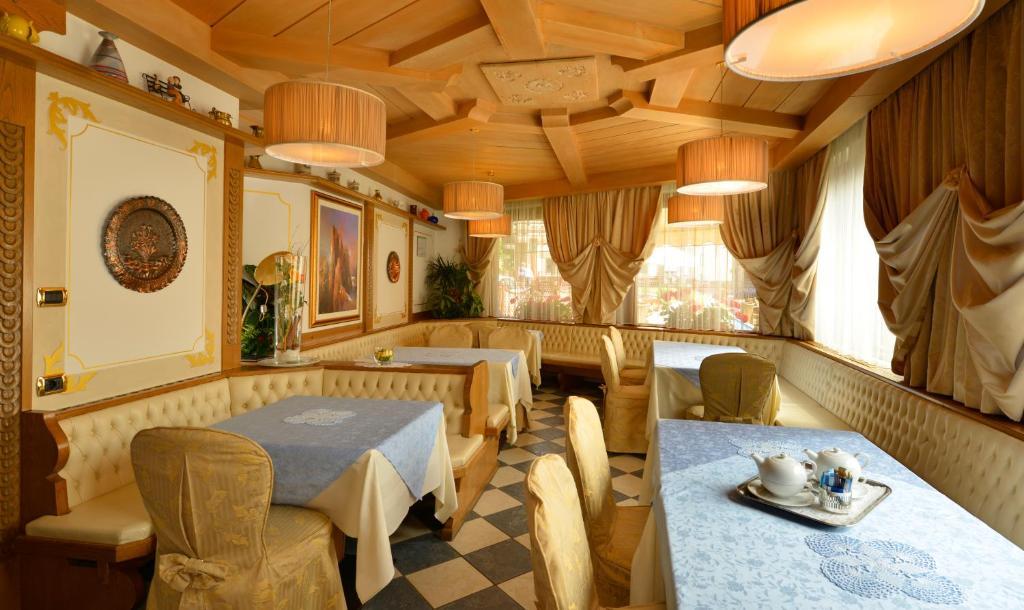 Hotel Alle Alpi Moena Ngoại thất bức ảnh